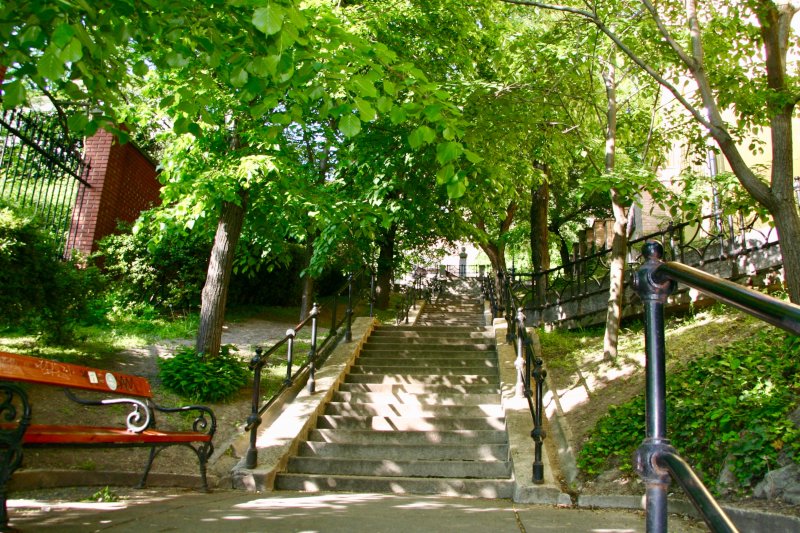 CatchBudapest-Autumn-stairs