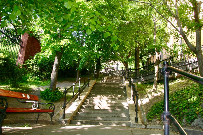 CatchBudapest-Autumn-stairs